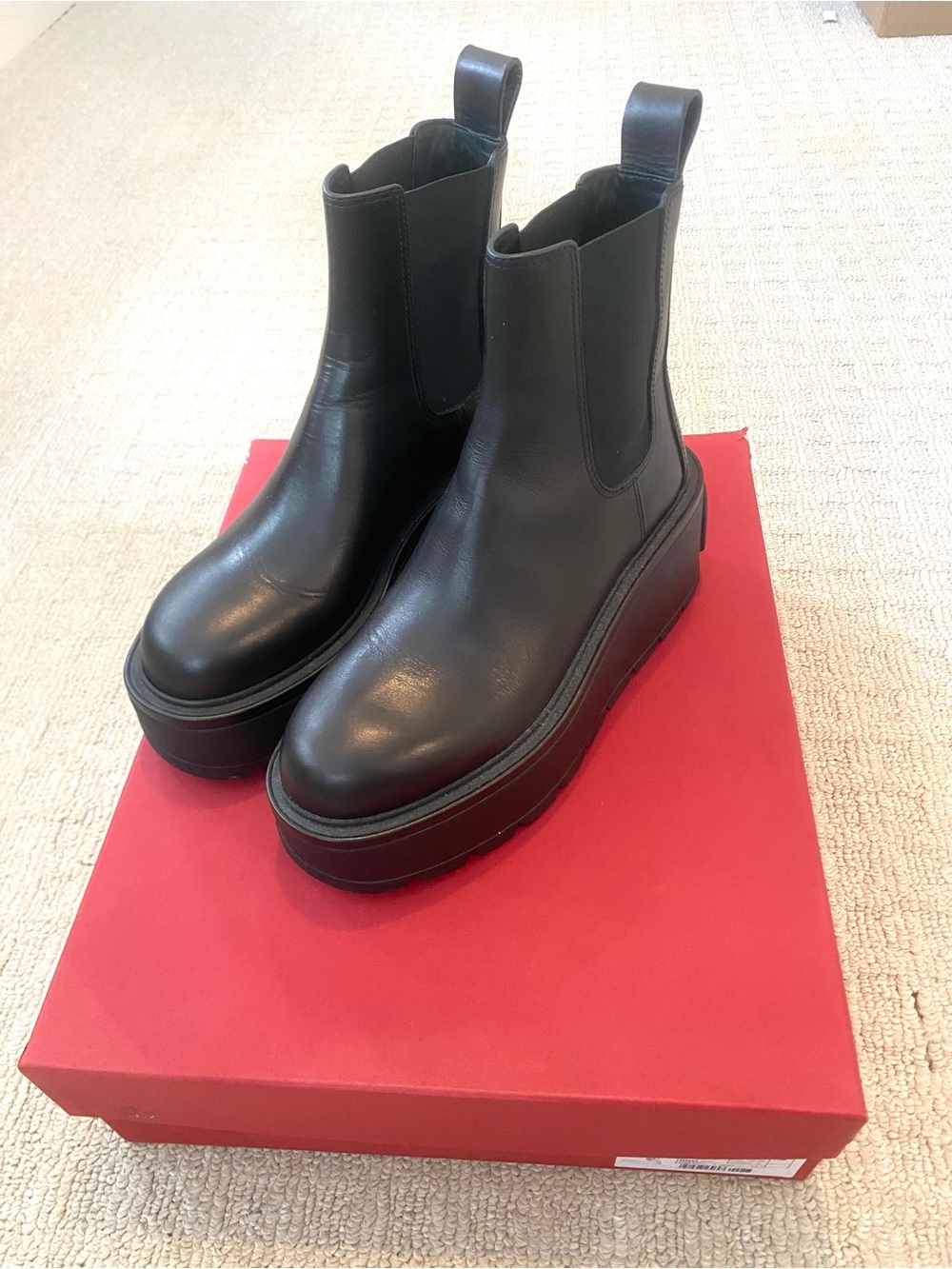 Valentino Garavani Womens Platform Chelsea Boots - size 8